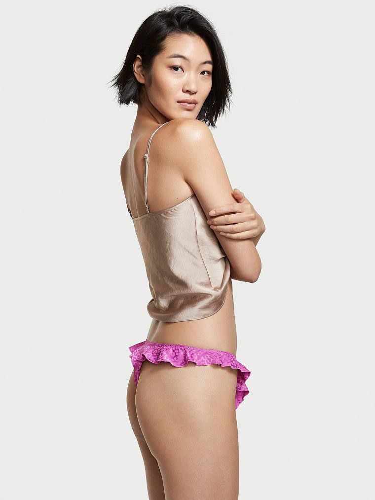 Трусики Victoria’s Secret Satin Ruffle Thong Panty, M